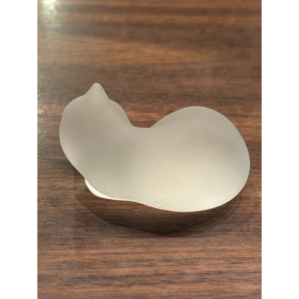 The Franklin Mint Frosted Satin Glass Sleeping Cat Figurine Vintage Art Glass - Picture 5 of 10